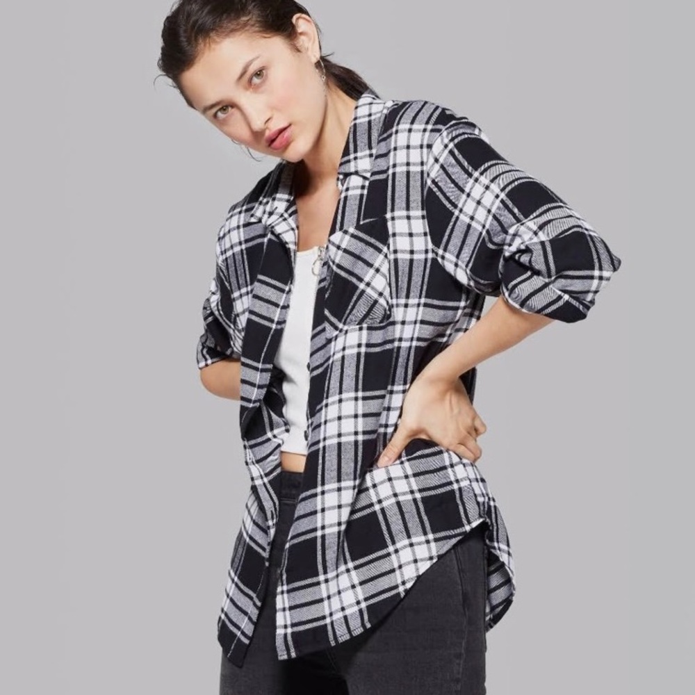 Women's Long Sleeve Hi-Low Oversized
Flannel Shirt.